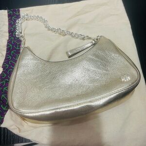 Gold Tory Burch Women's Bag priced to sale! Authentic 💯. Like new W/O tags